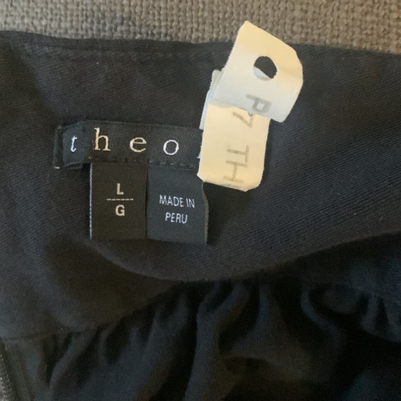 Theory Black Skirt, Size Large - Picture 6 of 6